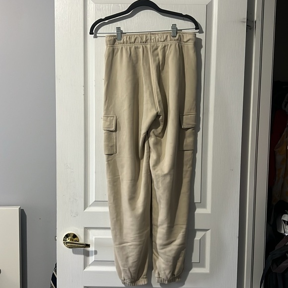 Beige nike cargo sweatpants - Picture 2 of 3